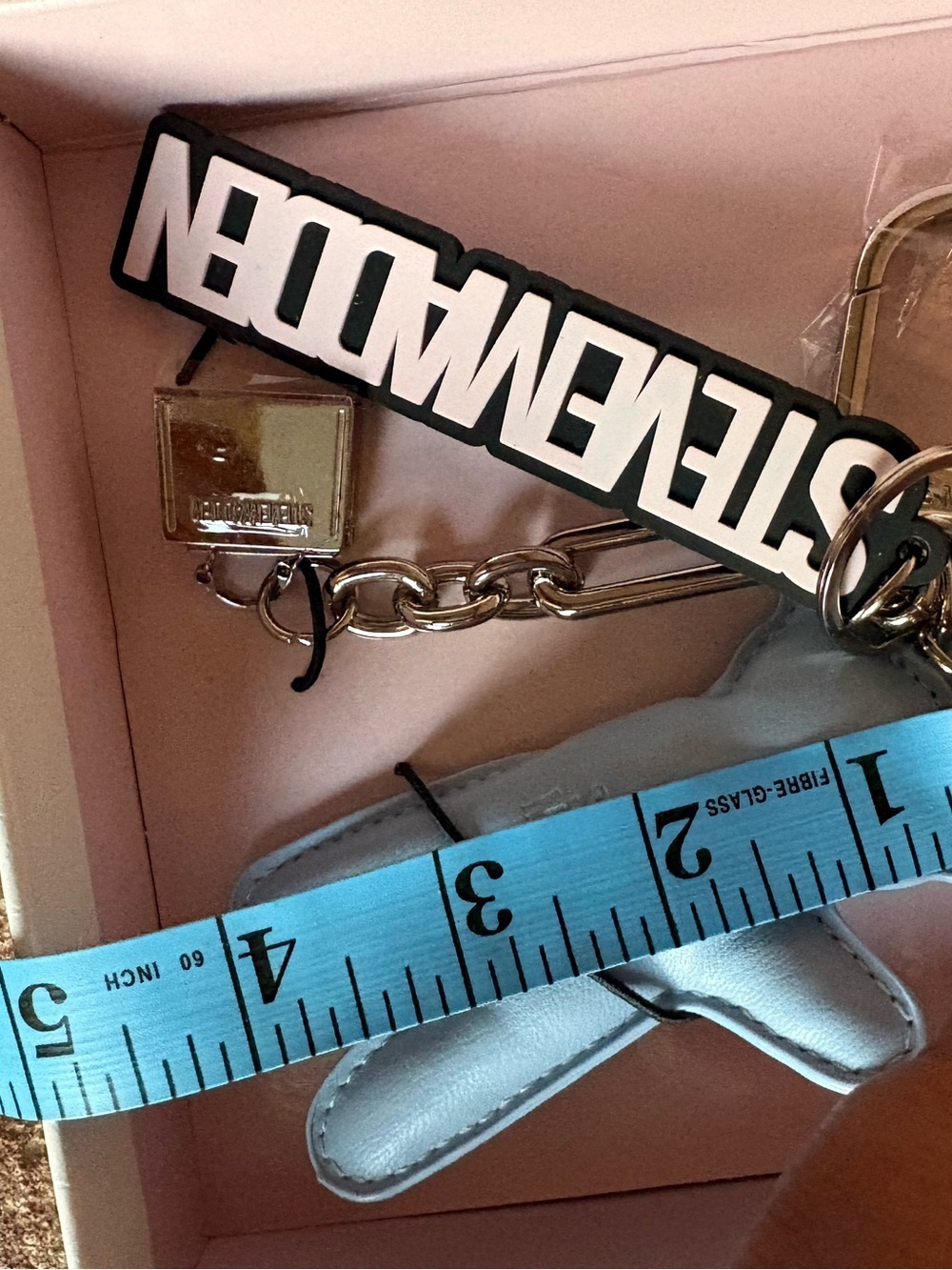 NWT & BOXED STEVE MADDEN BZIPPY
WRISTLET AND BAG CHRAMS
KEYRING - Picture 12 of 12